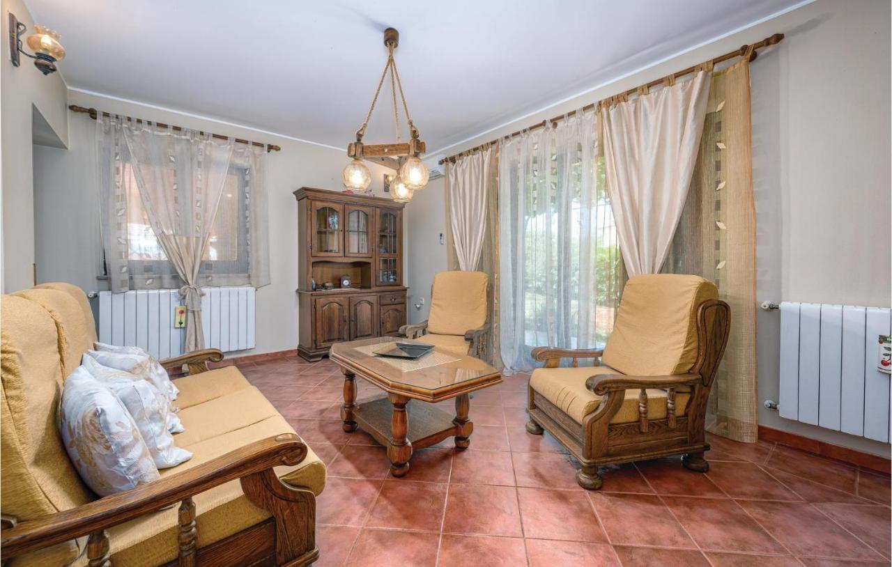 Stunning Apartment In Rovinj With Kitchen Luaran gambar