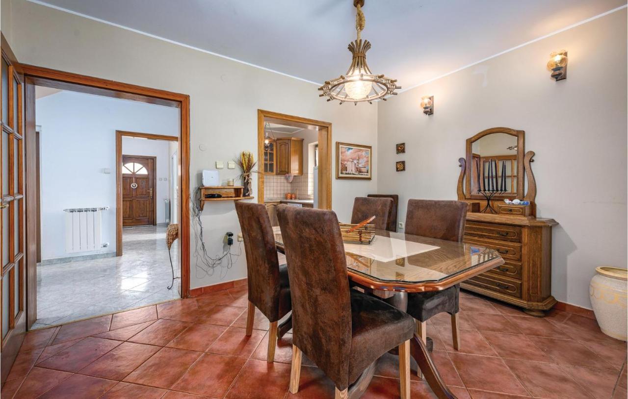 Stunning Apartment In Rovinj With Kitchen Luaran gambar
