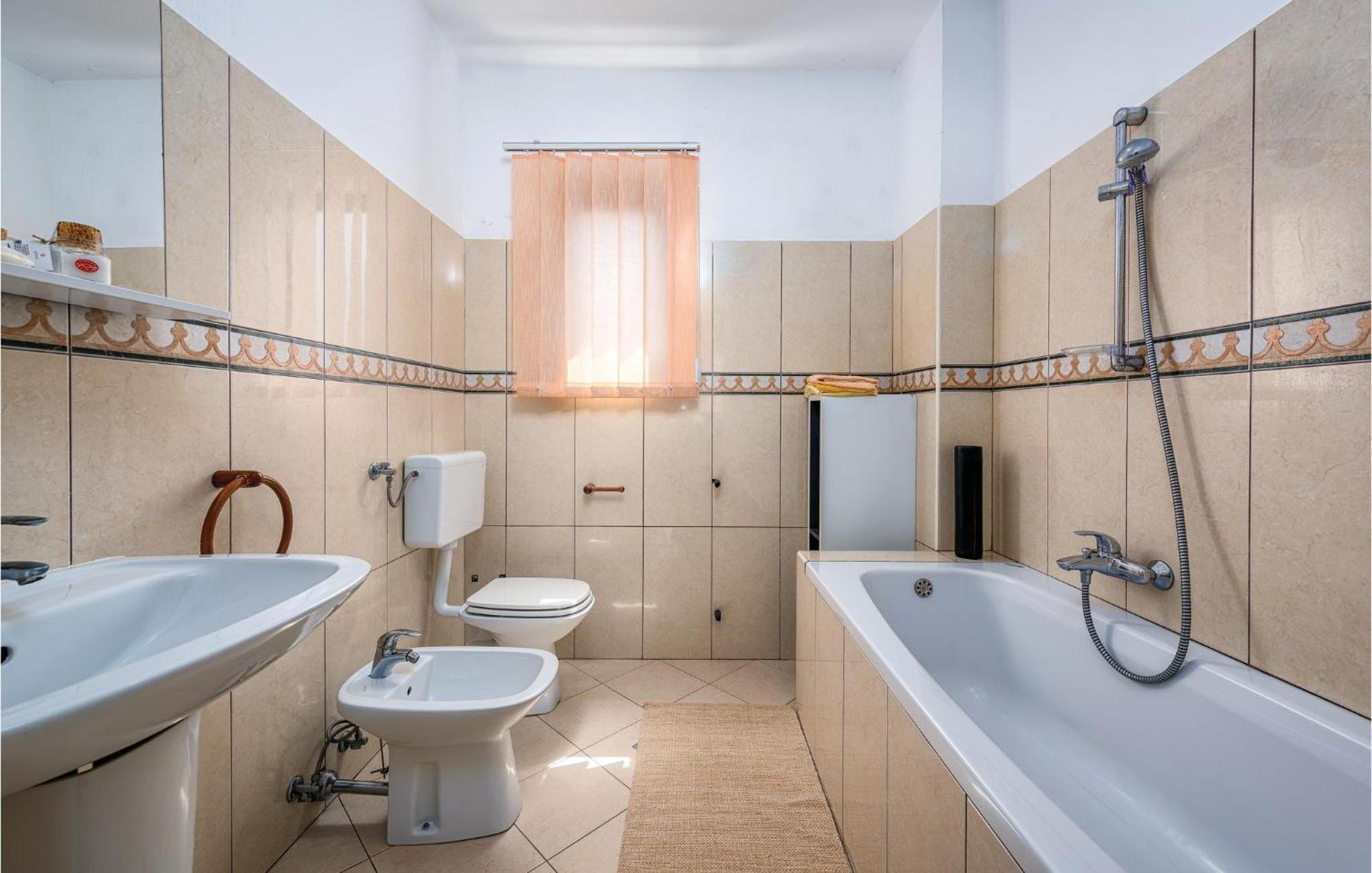 Stunning Apartment In Rovinj With Kitchen Luaran gambar