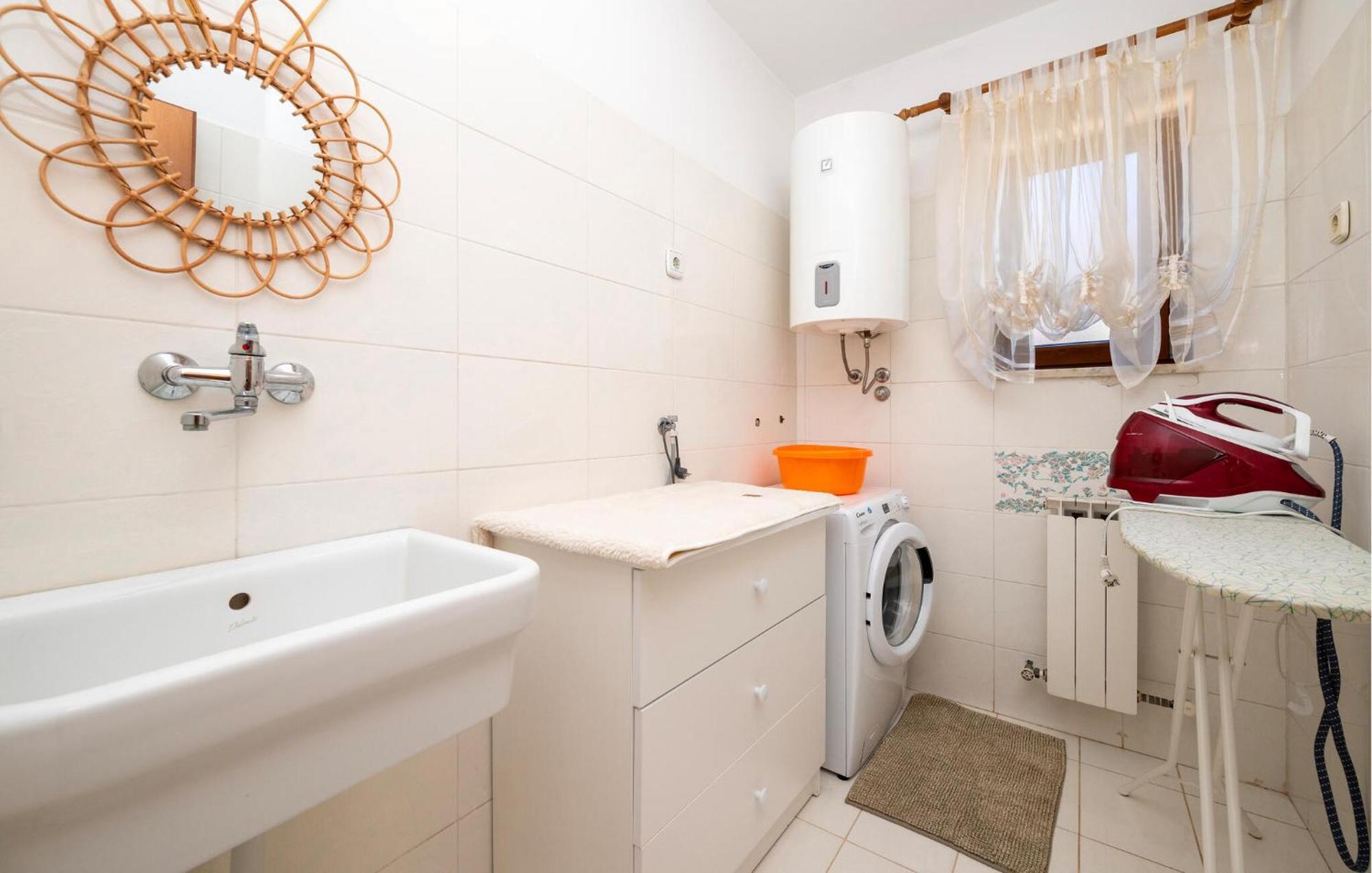 Stunning Apartment In Rovinj With Kitchen Luaran gambar