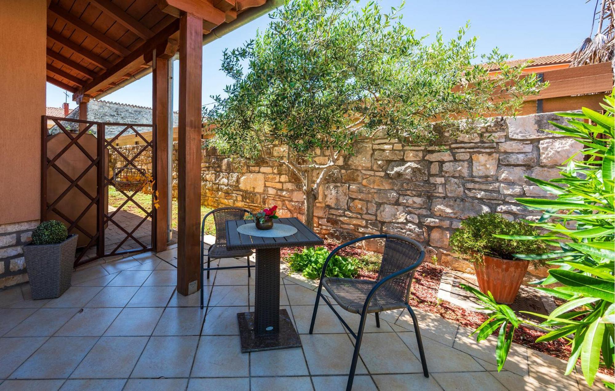 Stunning Apartment In Rovinj With Kitchen Luaran gambar